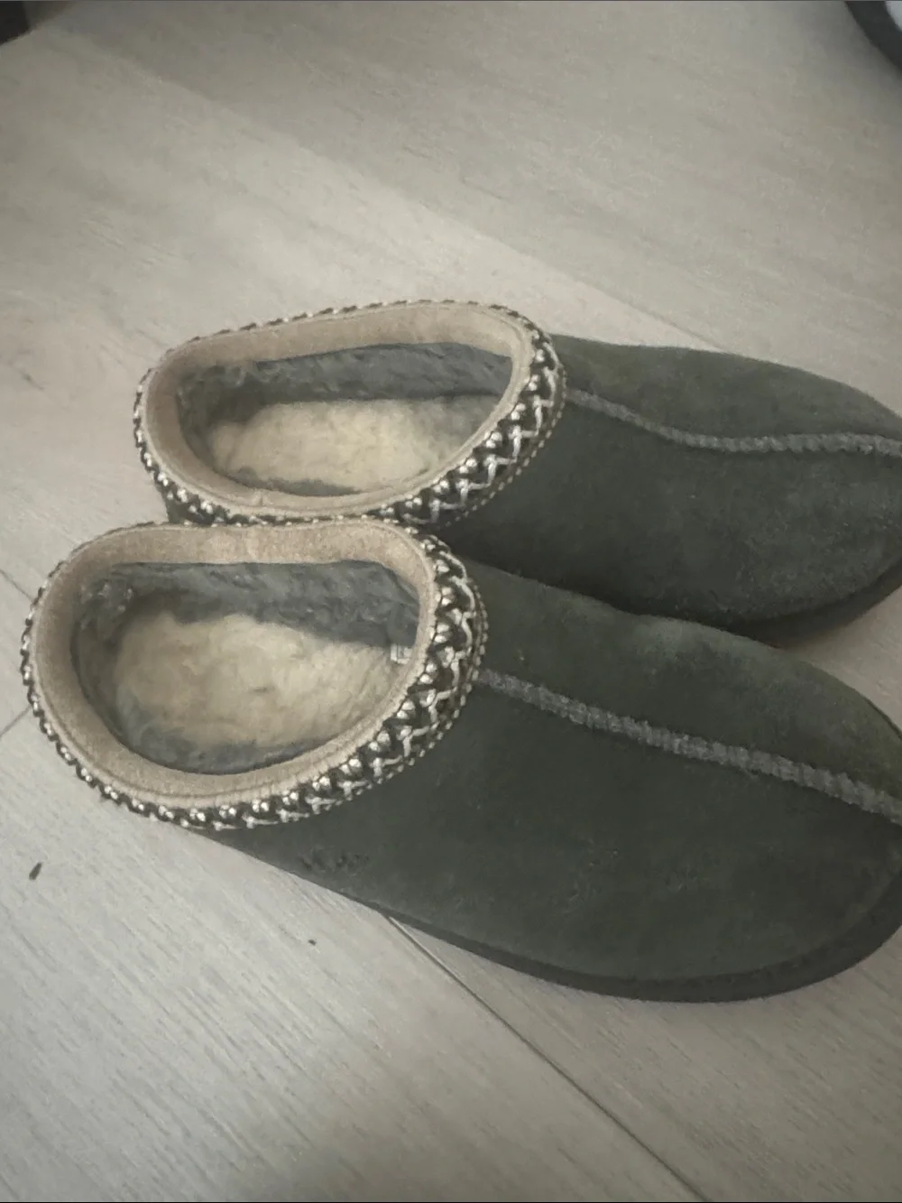 UGG Kids Green Suede Shearling-Lined Slip-On Slippers